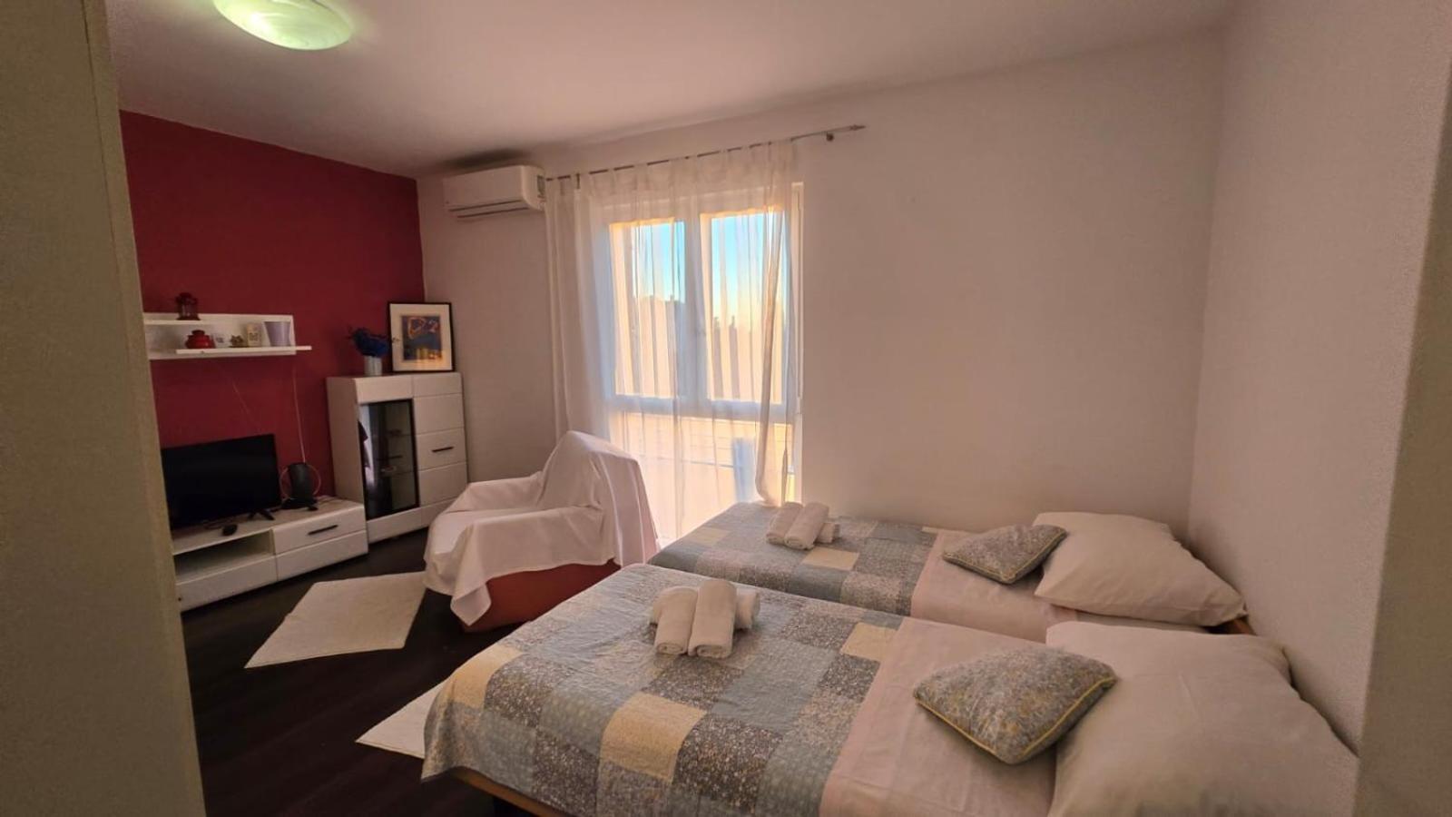 Studio Apartment Ljubica For 2 Persons 150M From The Beach Poreč Exterior foto