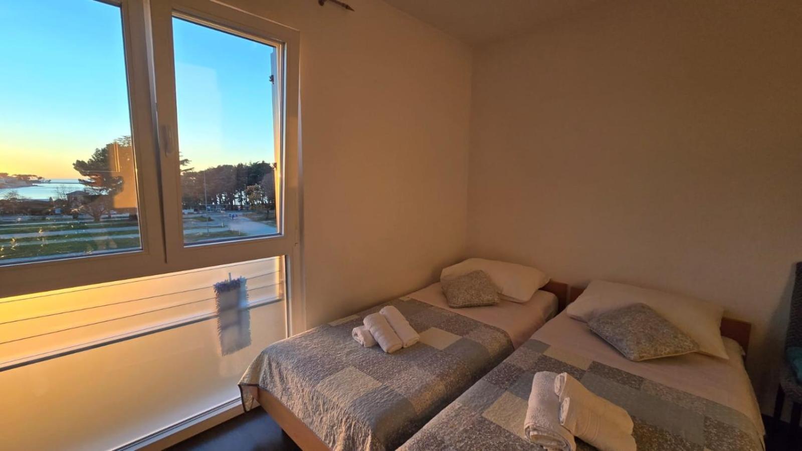 Studio Apartment Ljubica For 2 Persons 150M From The Beach Poreč Exterior foto